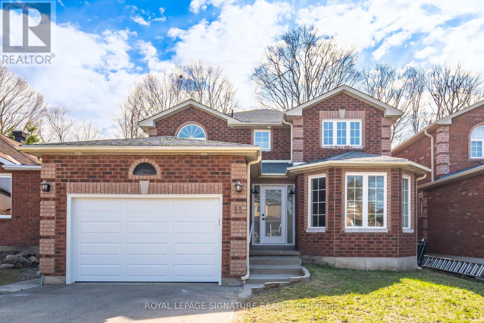 11 WESSENGER DRIVE, Barrie, Ontario