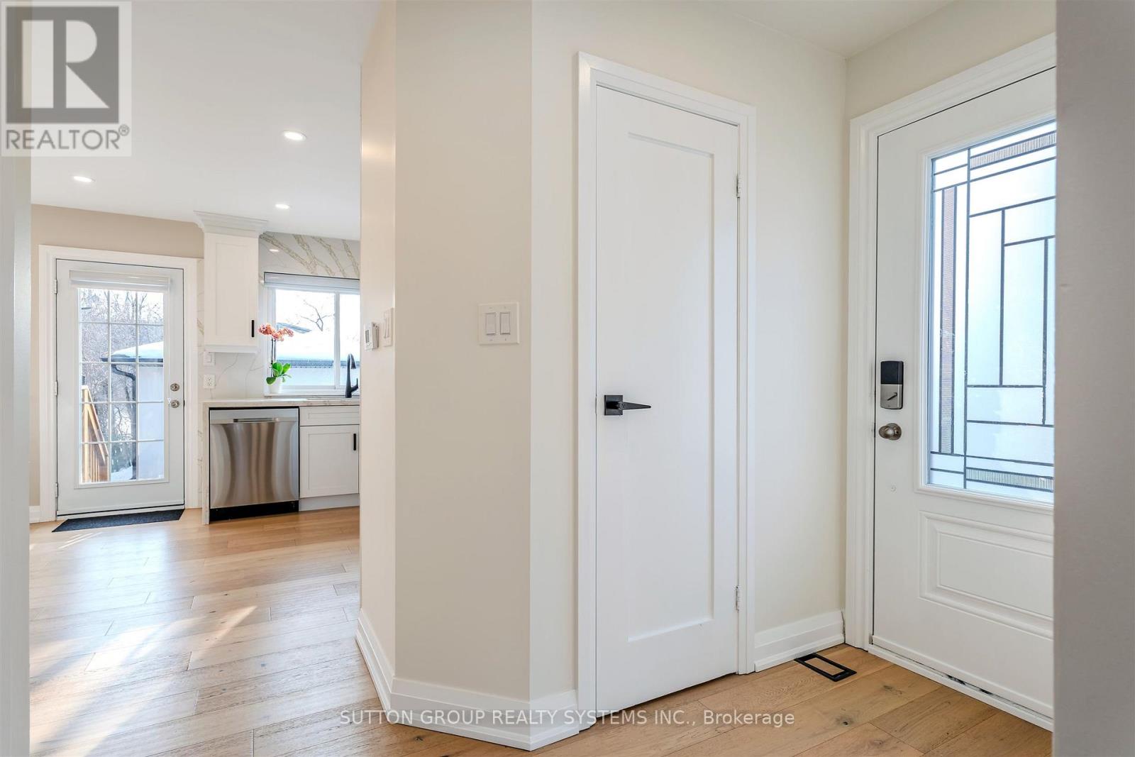 2280 Wiseman Court, Mississauga, Ontario  L5J 1P2 - Photo 2 - W13230614