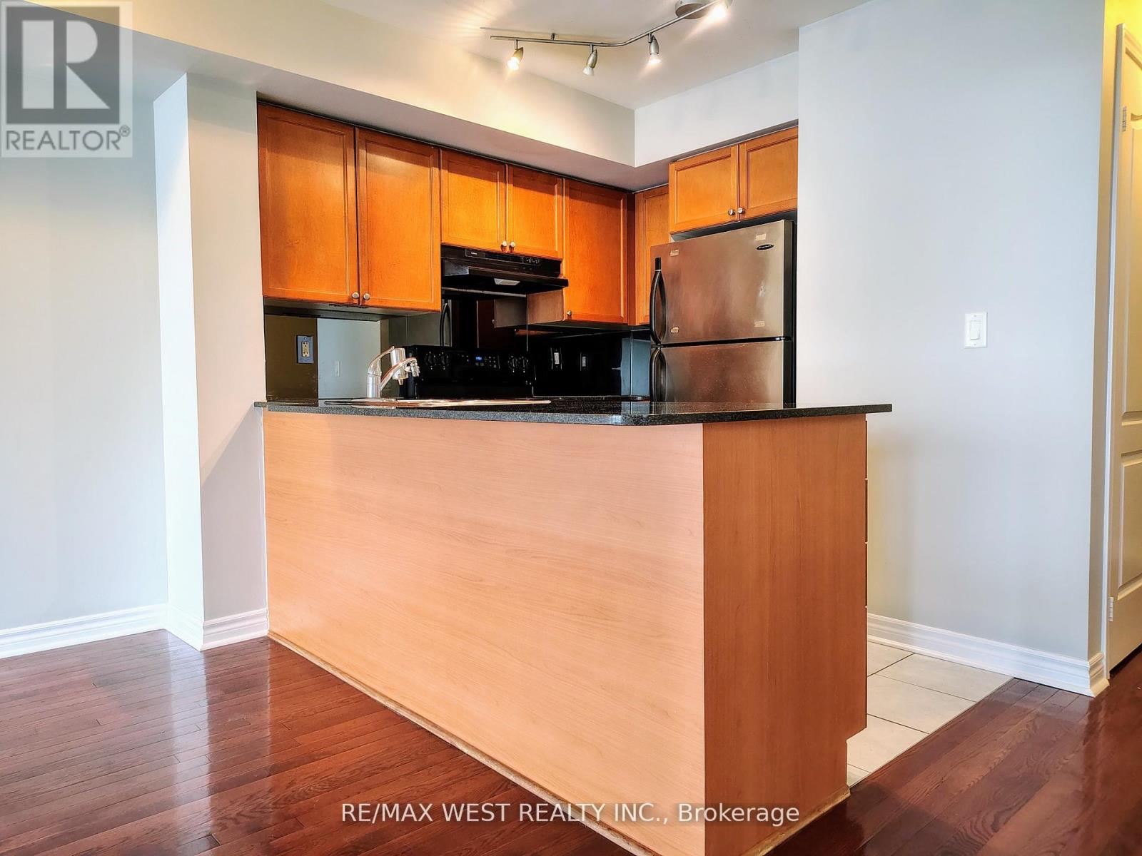 1301 - 1 Elm Drive, Mississauga, Ontario  L5B 4M1 - Photo 10 - W13230772
