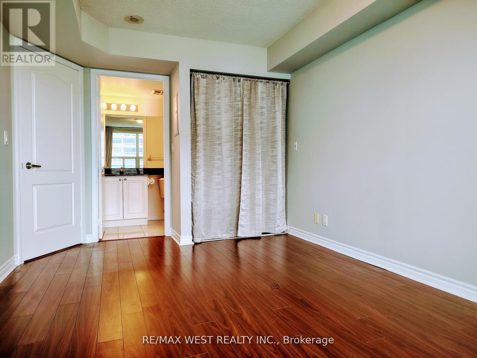 1301 - 1 Elm Drive, Mississauga, Ontario  L5B 4M1 - Photo 5 - W13230772