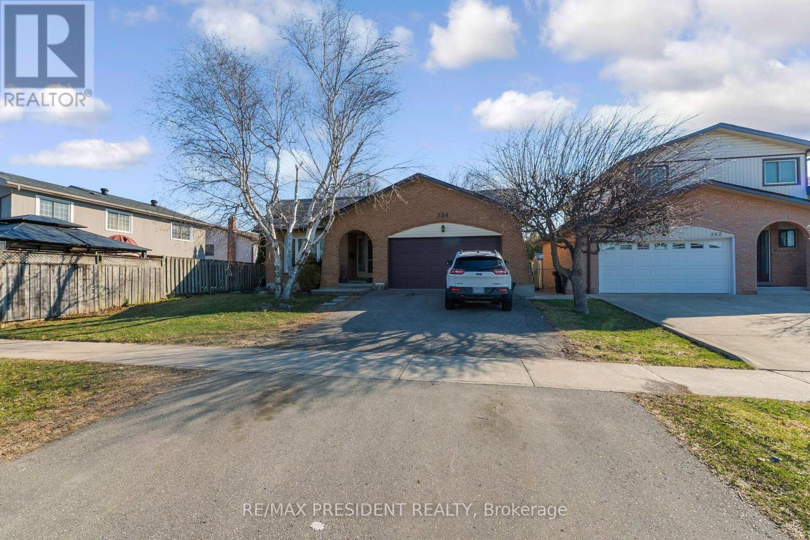 384 CENTRE STREET N, Brampton, Ontario