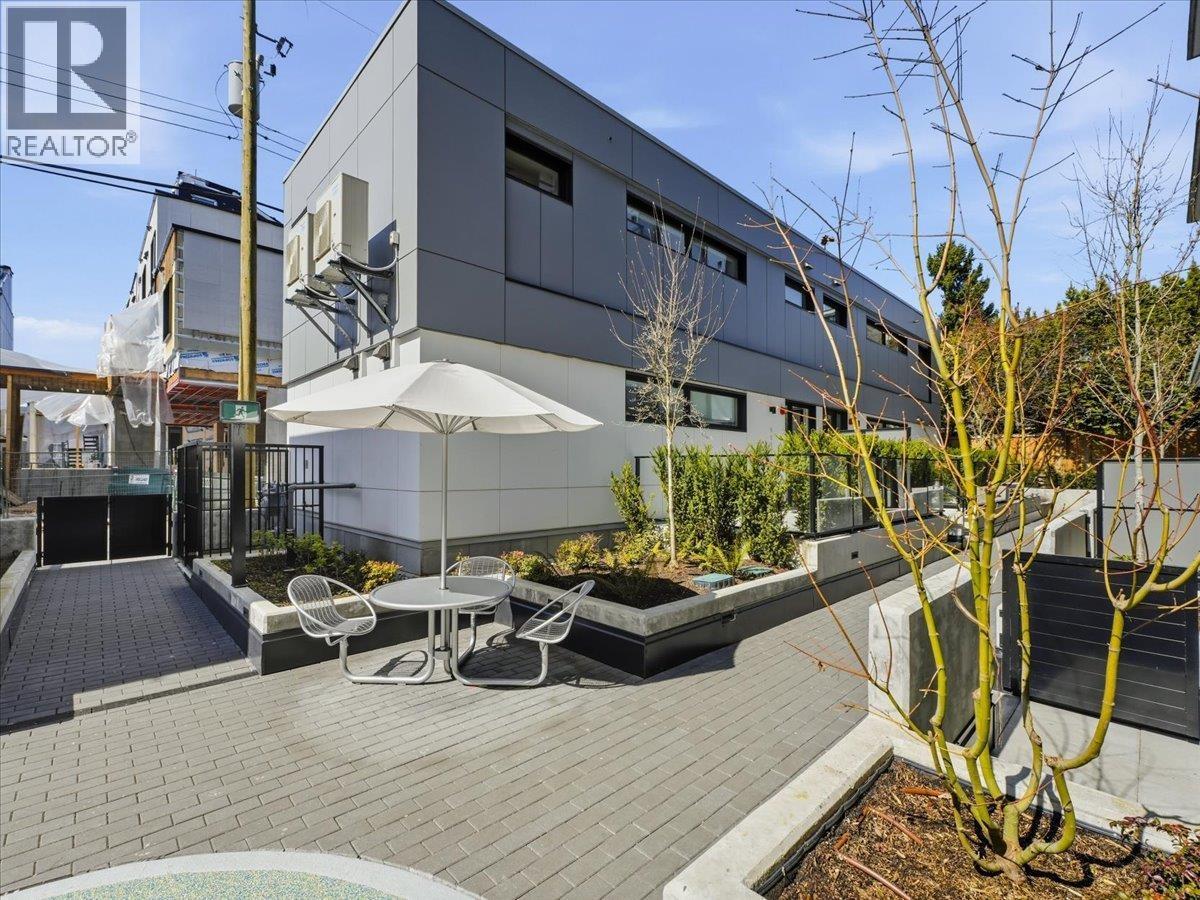 6833 CAMBIE STREET