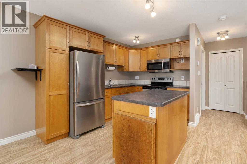 201, 4915 45 Street, Camrose, Alberta  T4V 1E3 - Photo 3 - A2315268