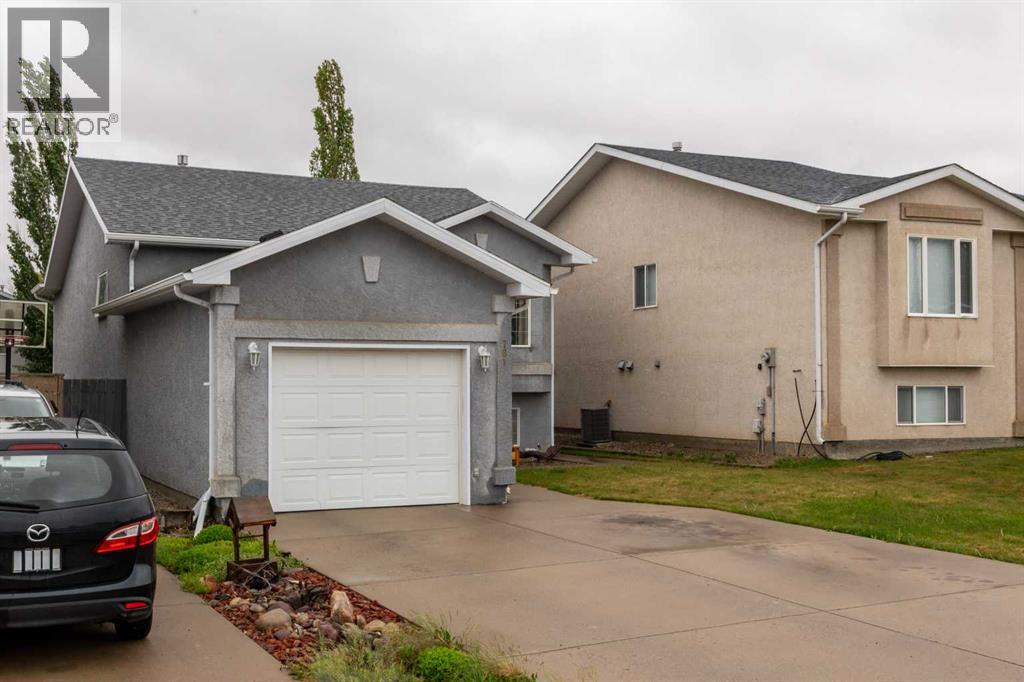 781 Red Crow Boulevard W, Lethbridge, Alberta  T1K 7M4 - Photo 2 - A2316602