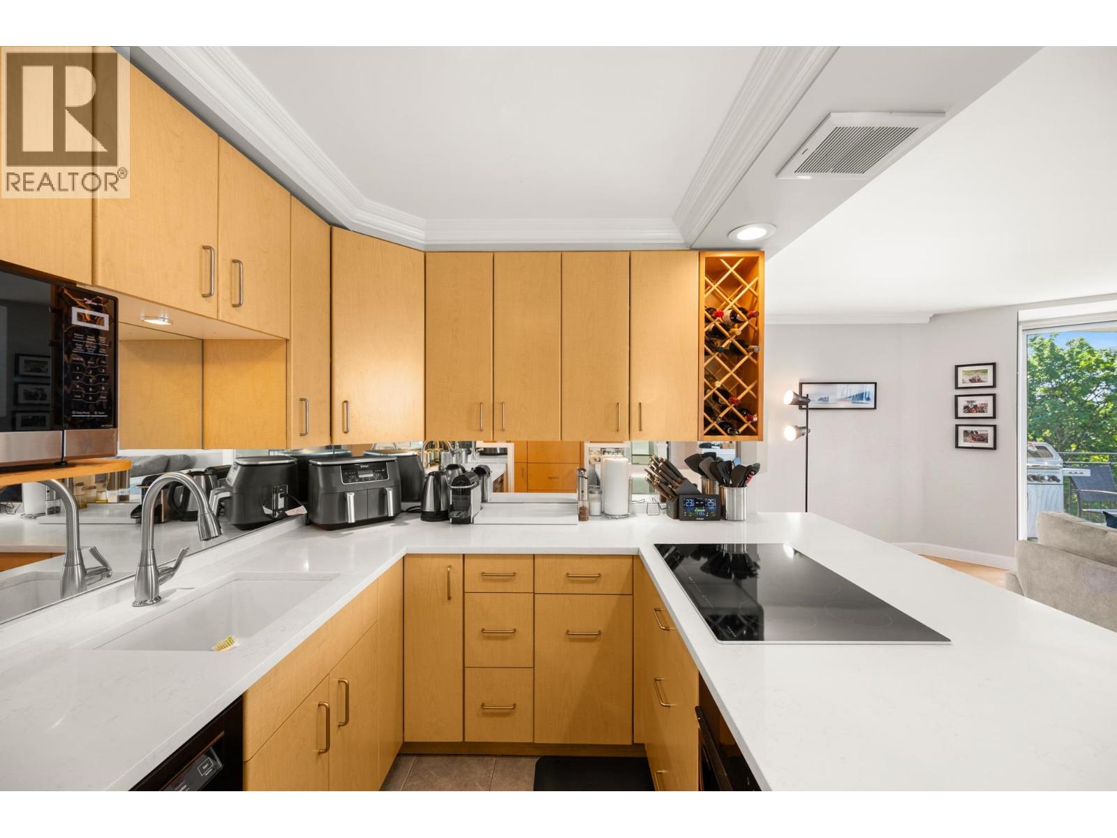 601 1575 Beach Avenue, Vancouver, British Columbia  V6G 1Y5 - Photo 9 - R3131252