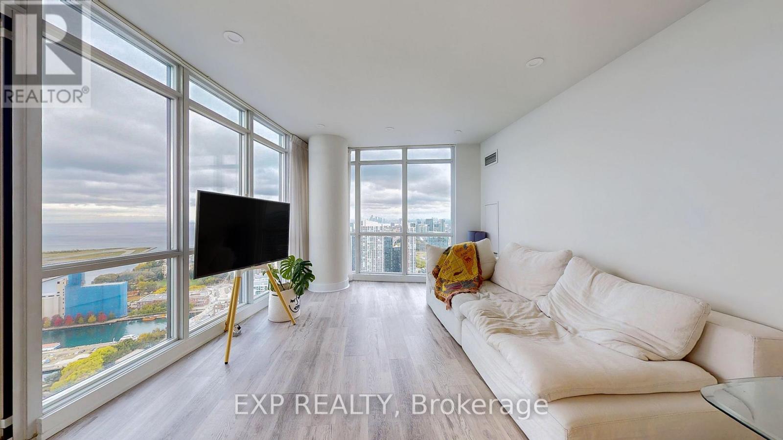 5315 - 11 Brunel Court, Toronto, Ontario  M5V 3Y3 - Photo 5 - C13230928