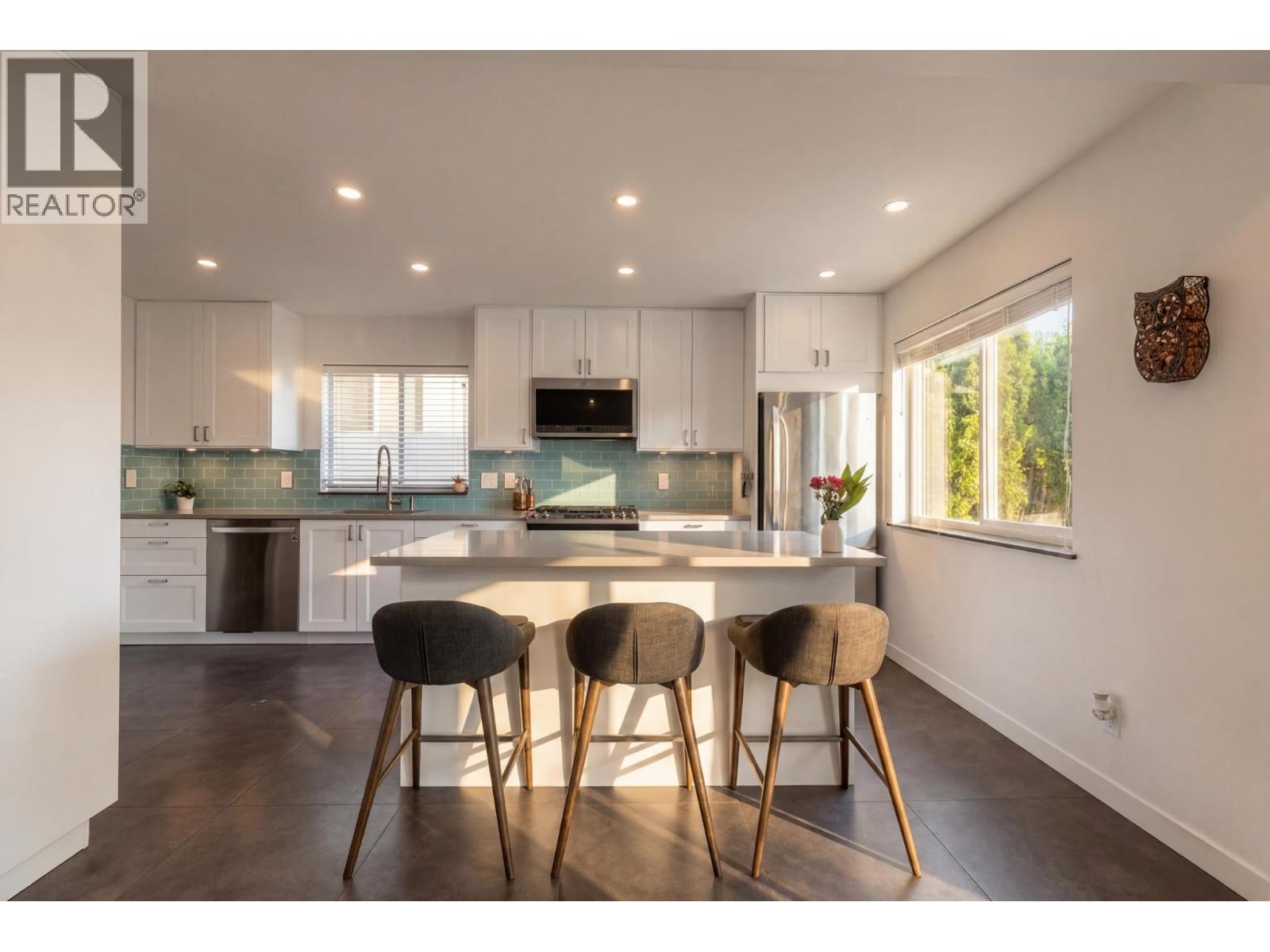 2950 W 15th Avenue, Vancouver, British Columbia  V6K 3A3 - Photo 10 - R3131205