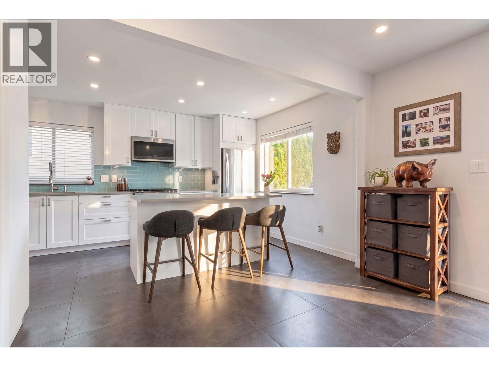 2950 W 15th Avenue, Vancouver, British Columbia  V6K 3A3 - Photo 11 - R3131205