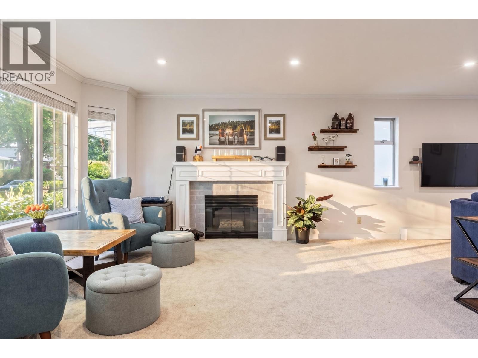 2950 W 15th Avenue, Vancouver, British Columbia  V6K 3A3 - Photo 3 - R3131205