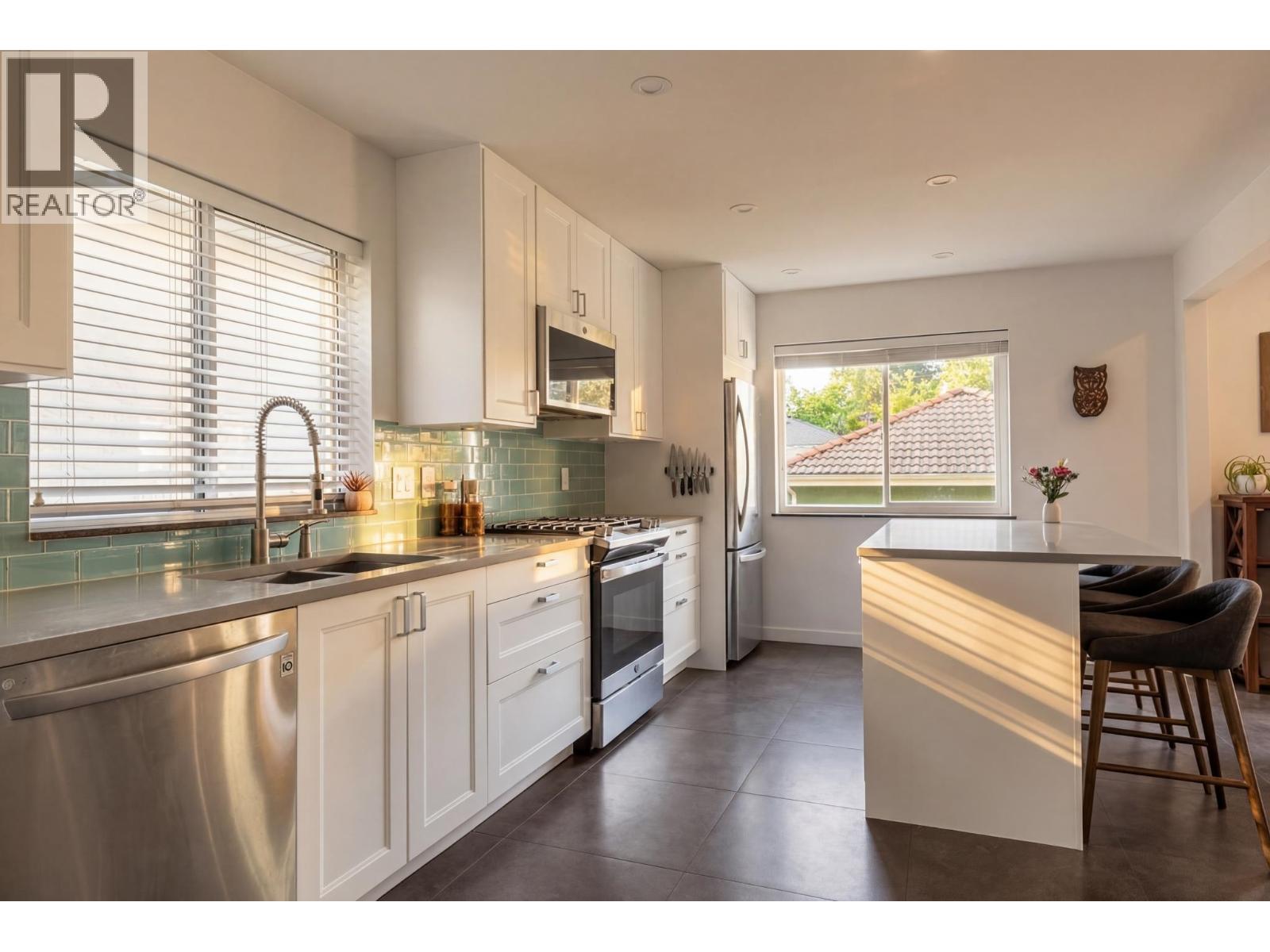 2950 W 15th Avenue, Vancouver, British Columbia  V6K 3A3 - Photo 7 - R3131205