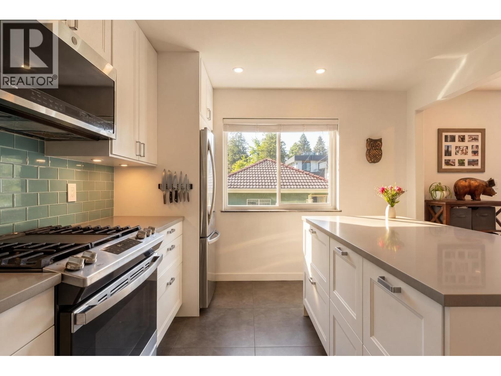 2950 W 15th Avenue, Vancouver, British Columbia  V6K 3A3 - Photo 8 - R3131205