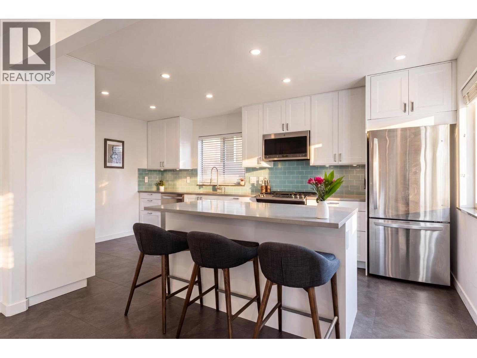 2950 W 15th Avenue, Vancouver, British Columbia  V6K 3A3 - Photo 9 - R3131205