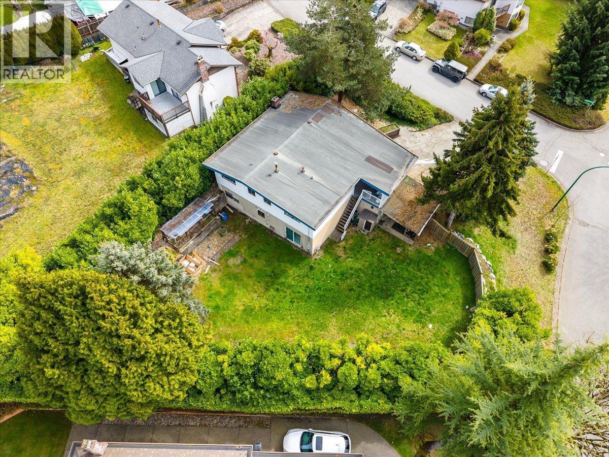 8071 Greenlake Place, Burnaby, British Columbia  V5A 3N5 - Photo 3 - R3131226