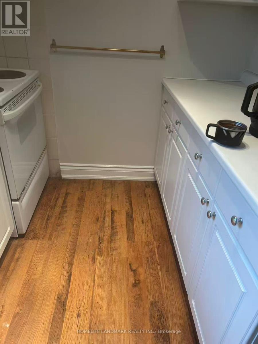 Upper - 213 Kenilworth Avenue, Toronto, Ontario  M4L 3S7 - Photo 12 - E13230932