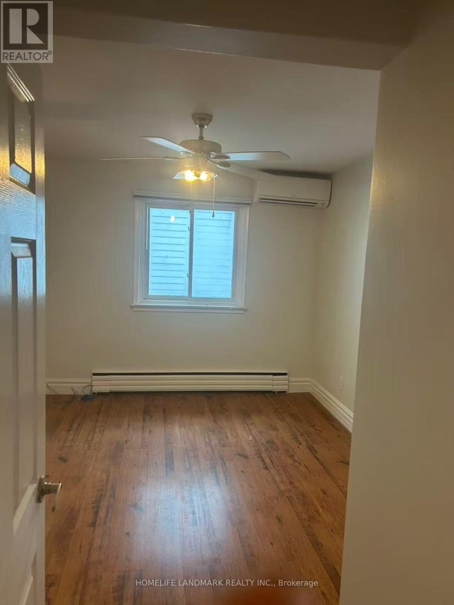 Upper - 213 Kenilworth Avenue, Toronto, Ontario  M4L 3S7 - Photo 5 - E13230932