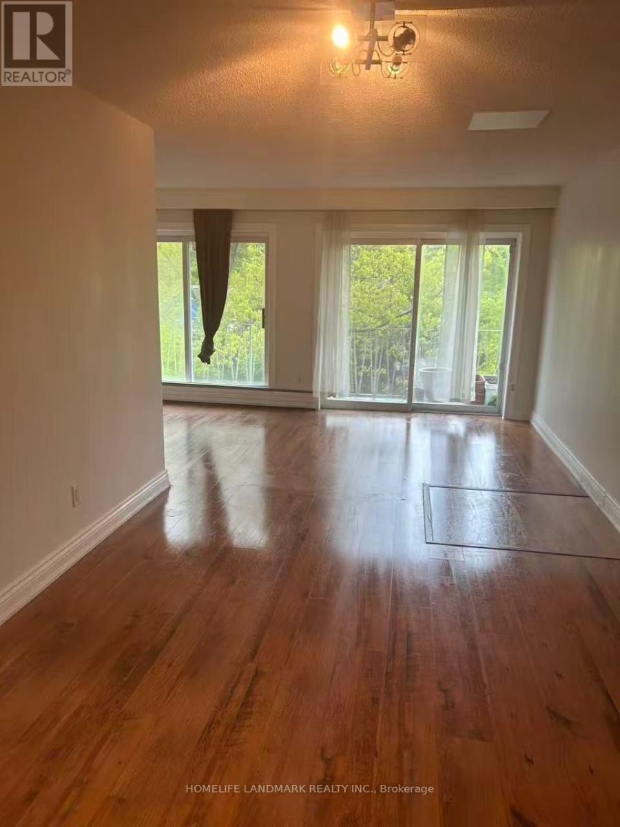 Upper - 213 Kenilworth Avenue, Toronto, Ontario  M4L 3S7 - Photo 6 - E13230932