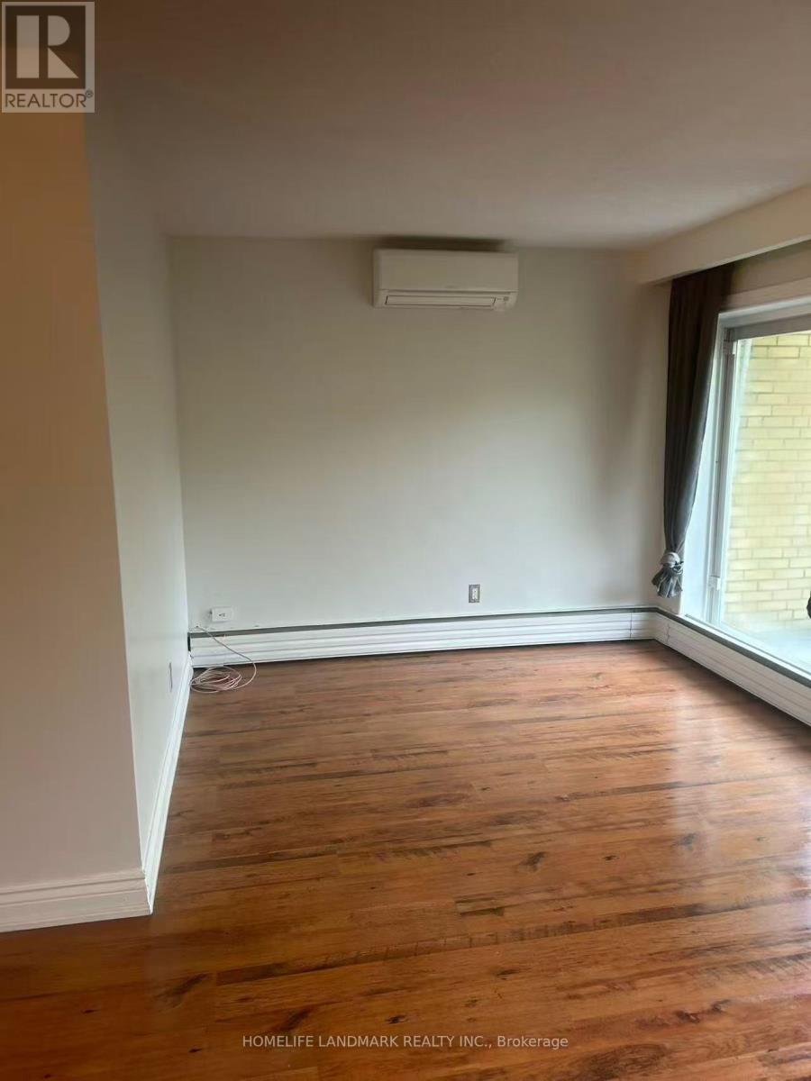 Upper - 213 Kenilworth Avenue, Toronto, Ontario  M4L 3S7 - Photo 8 - E13230932