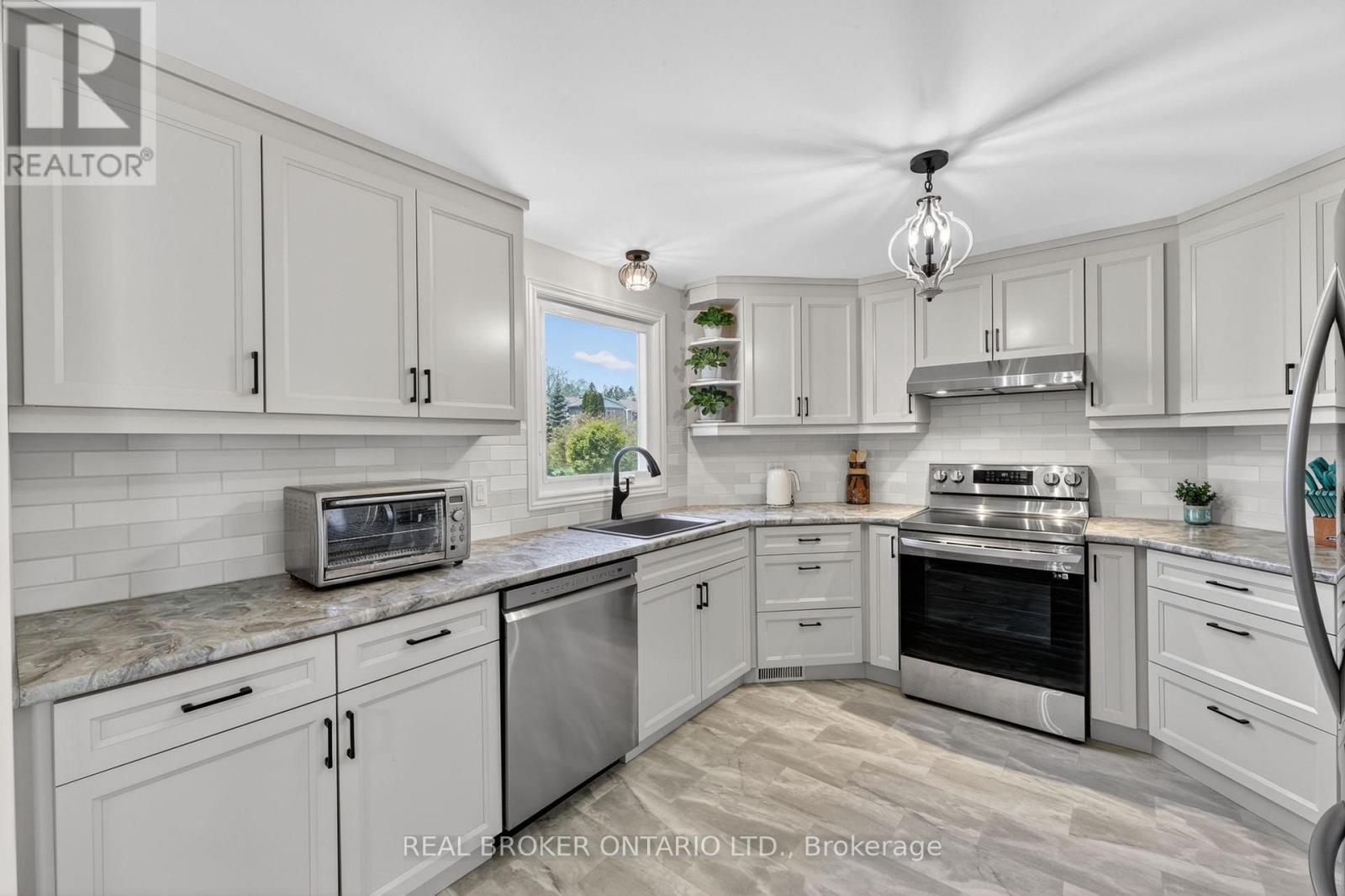 19 Hearts Content, Innisfil, Ontario  L9S 1S1 - Photo 4 - N13230910