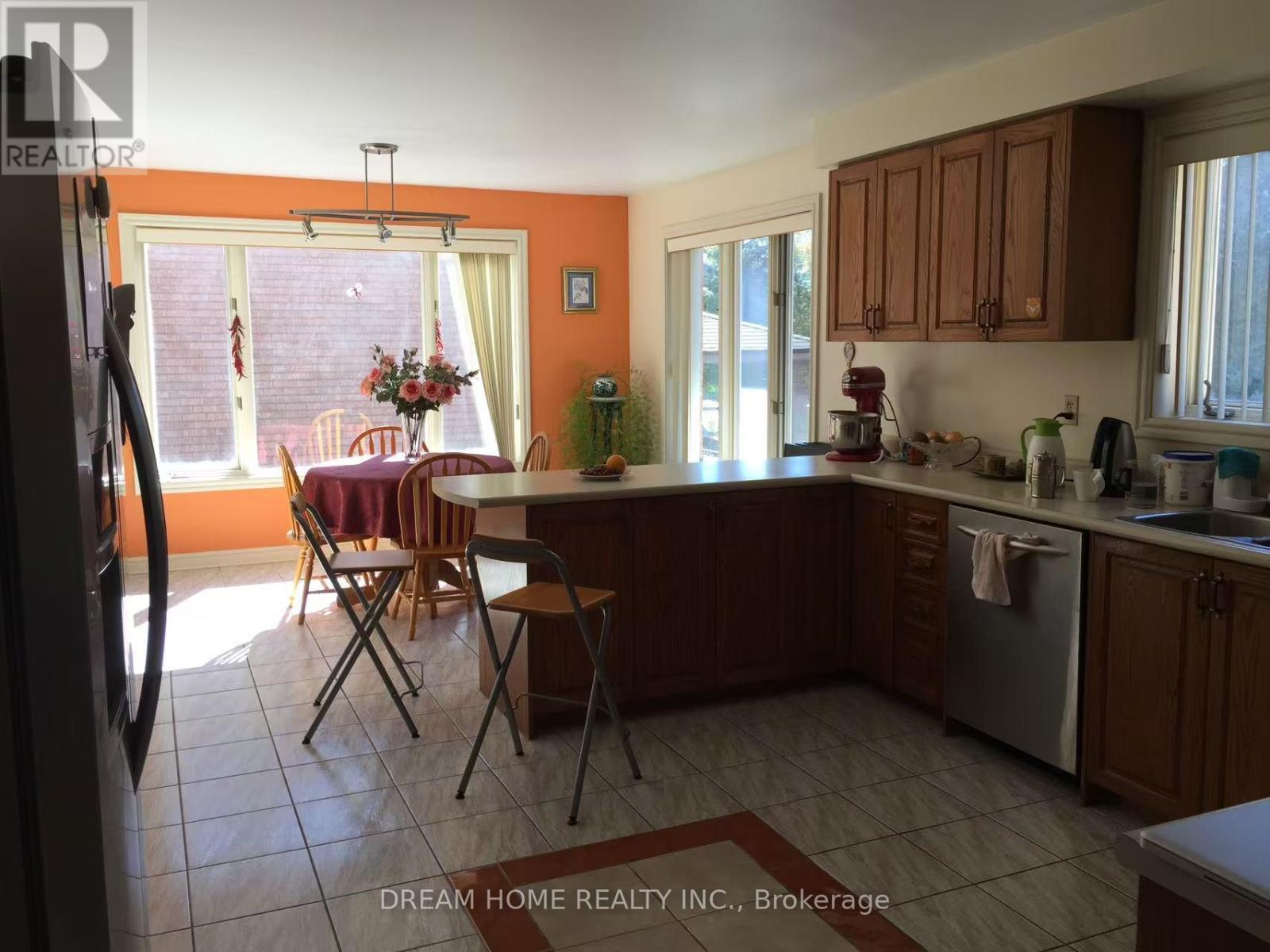 51 Dunn Drive, Richmond Hill, Ontario  L4E 3H8 - Photo 6 - N13230920