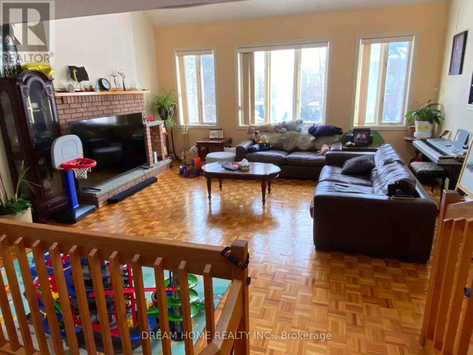 51 Dunn Drive, Richmond Hill, Ontario  L4E 3H8 - Photo 7 - N13230920