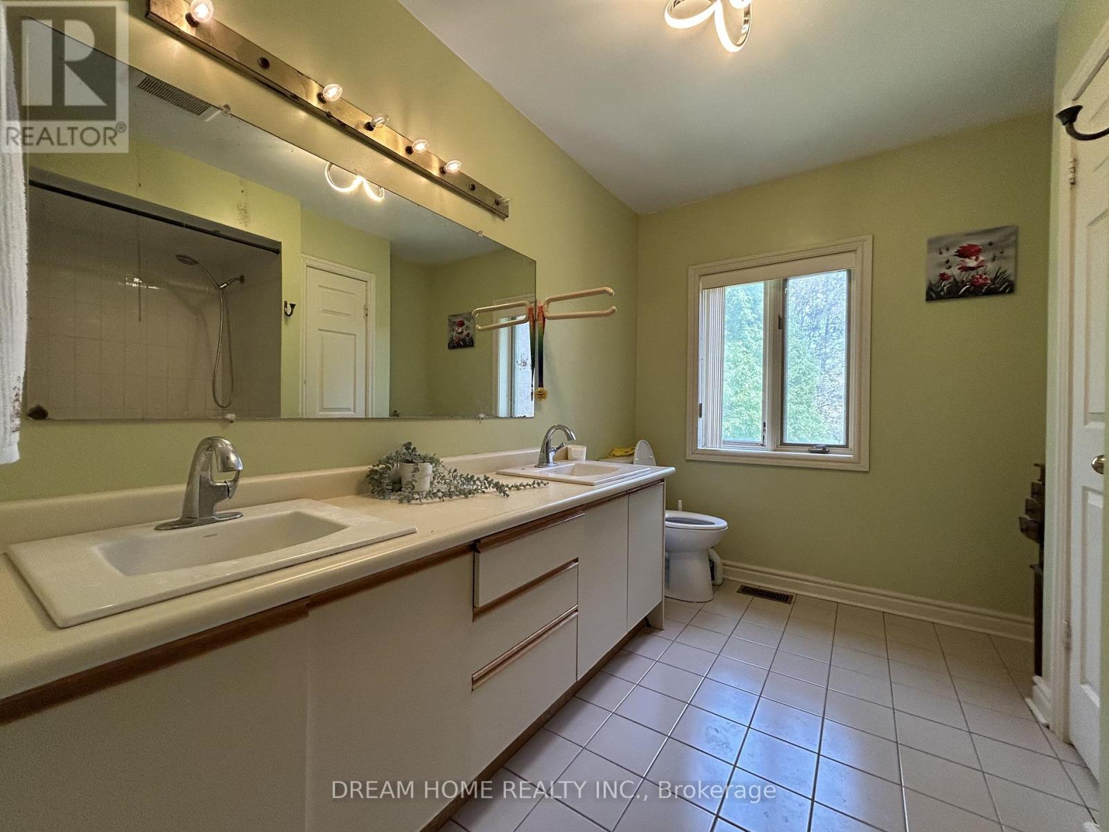 51 Dunn Drive, Richmond Hill, Ontario  L4E 3H8 - Photo 9 - N13230920