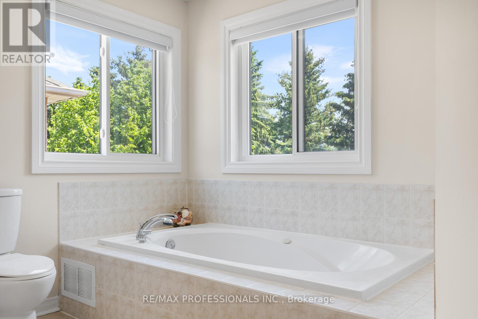 106 Hollybush Drive, Vaughan, Ontario  L6A 2H3 - Photo 28 - N13230944