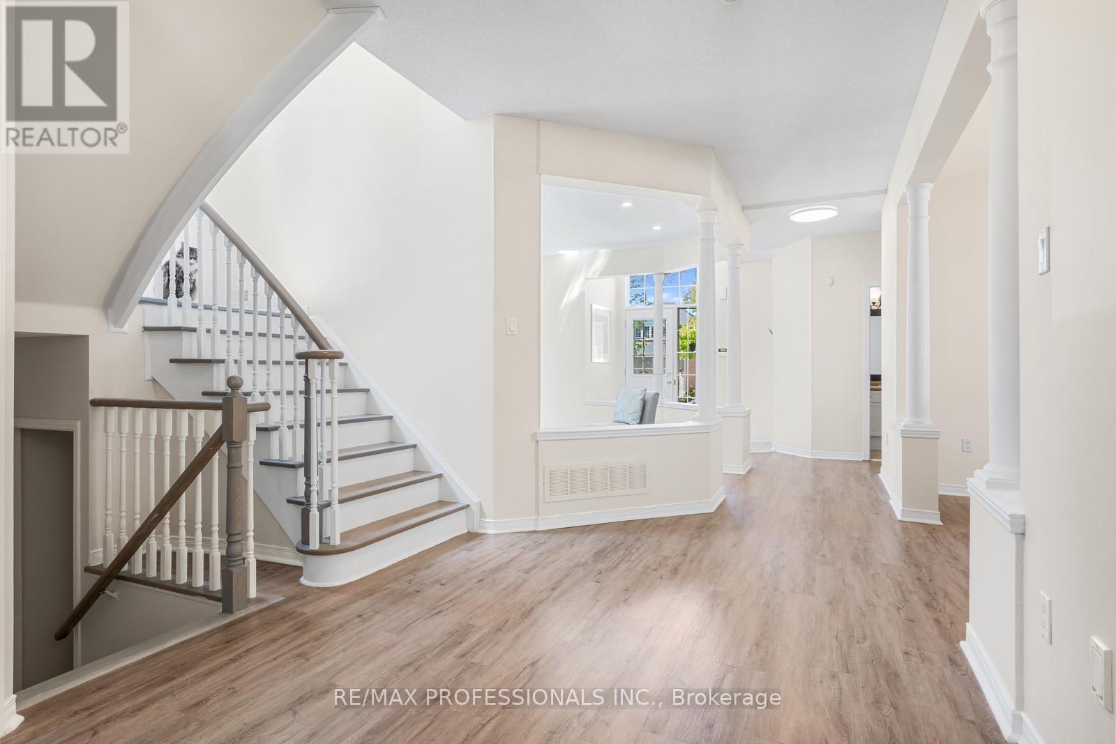 106 Hollybush Drive, Vaughan, Ontario  L6A 2H3 - Photo 4 - N13230944