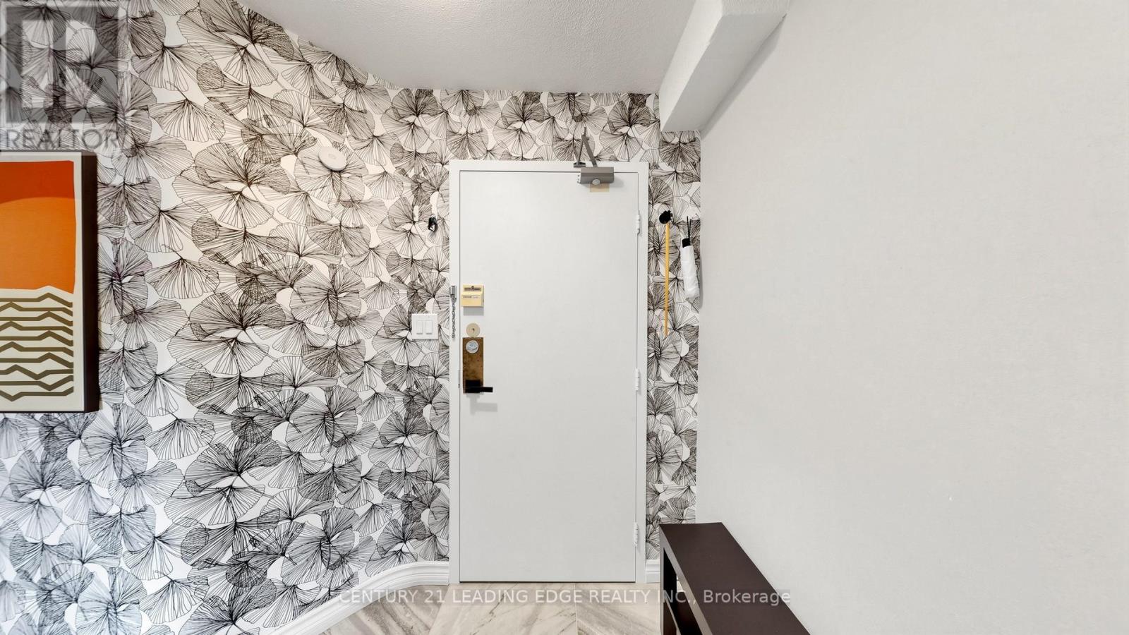 914 - 11 Wincott Dr Drive, Toronto, Ontario  M9R 2R9 - Photo 4 - W13230838