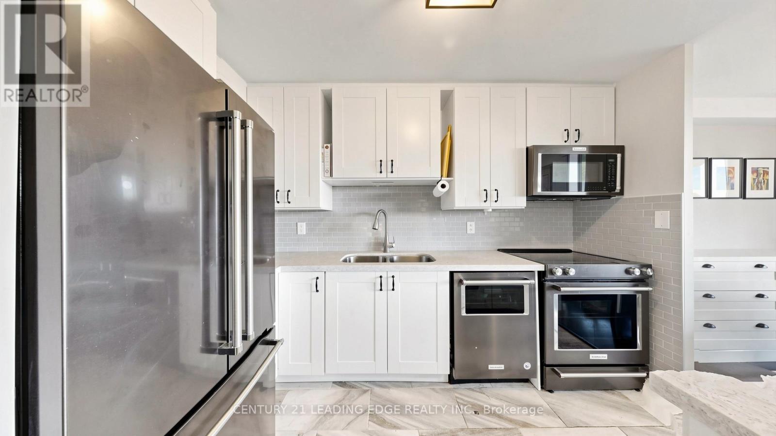 914 - 11 Wincott Dr Drive, Toronto, Ontario  M9R 2R9 - Photo 5 - W13230838