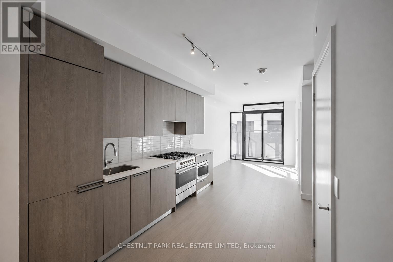 703 - 160 KINGSWAY CRESCENT, Toronto, Ontario