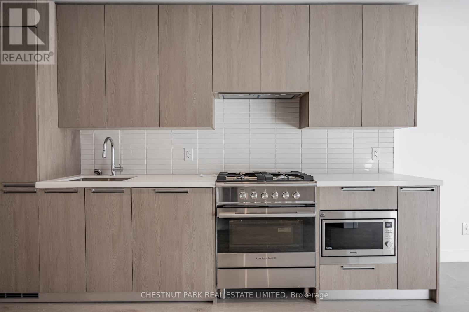 703 - 160 Kingsway Crescent, Toronto, Ontario  M8X 0B5 - Photo 2 - W13230862