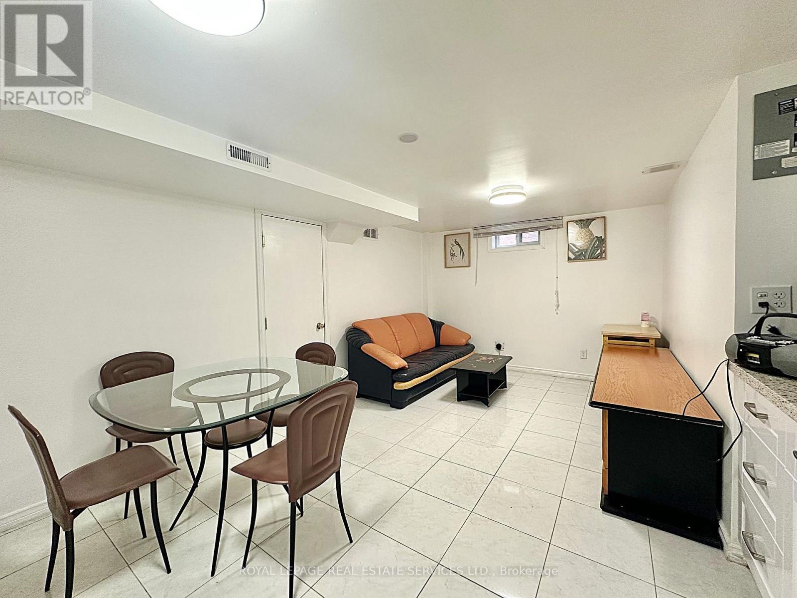 Bsmt - 1365 Willowvale Gardens, Mississauga, Ontario  L5V 1V1 - Photo 14 - W13230880