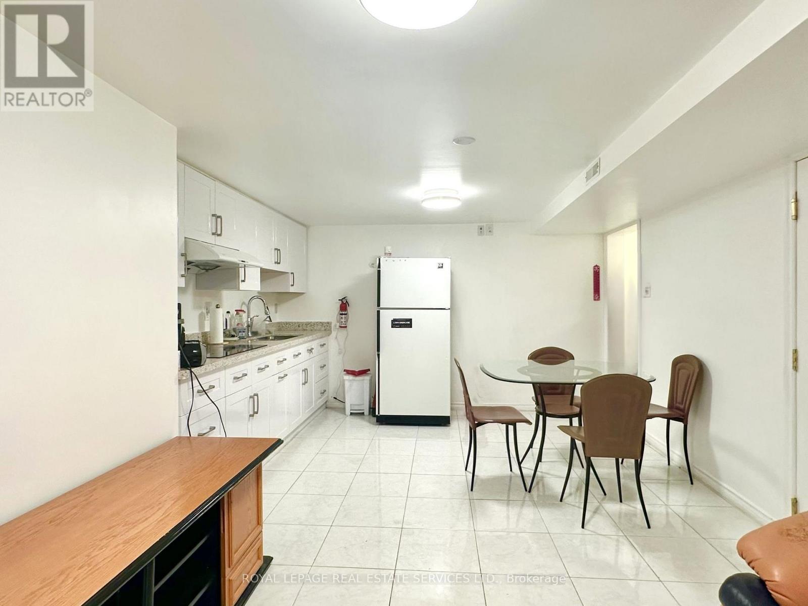 Bsmt - 1365 Willowvale Gardens, Mississauga, Ontario  L5V 1V1 - Photo 17 - W13230880