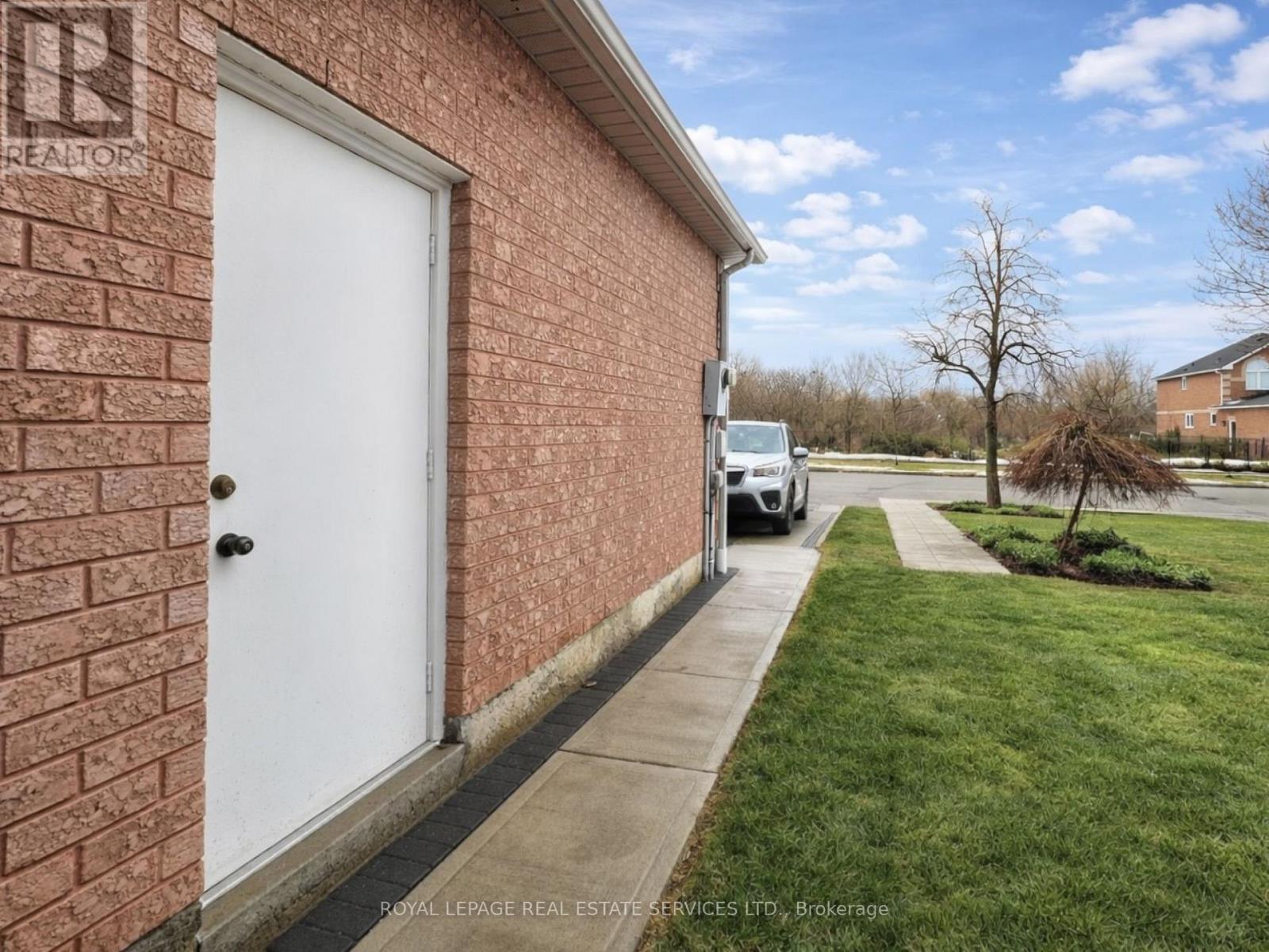 Bsmt - 1365 Willowvale Gardens, Mississauga, Ontario  L5V 1V1 - Photo 3 - W13230880