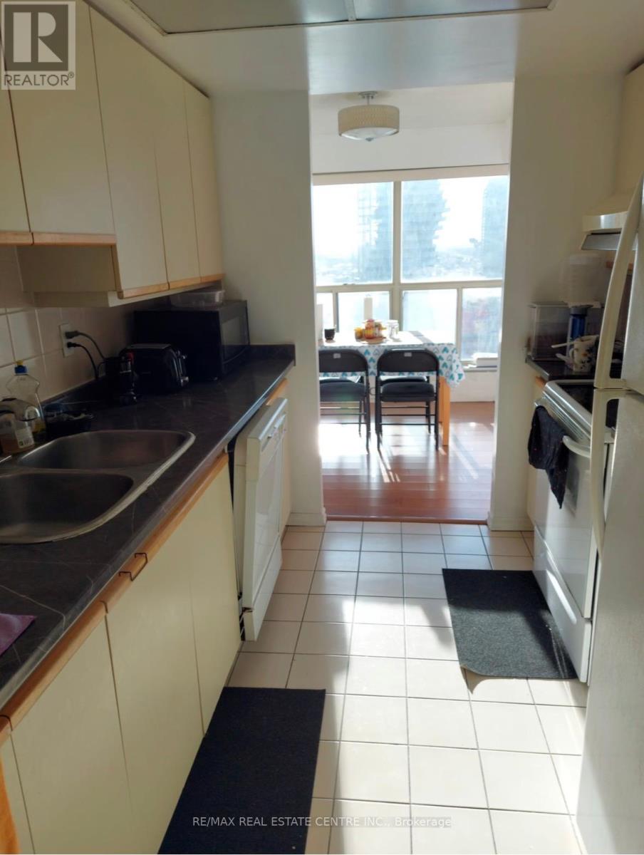 1710 - 335 Webb Drive, Mississauga, Ontario  L5B 4A1 - Photo 3 - W13230898