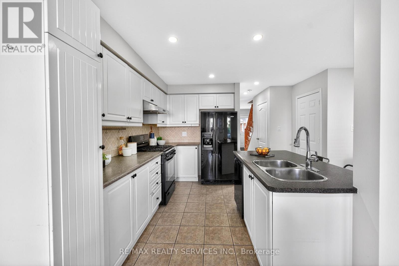 96 Tideland Drive, Brampton, Ontario  L7A 2V8 - Photo 19 - W13230902