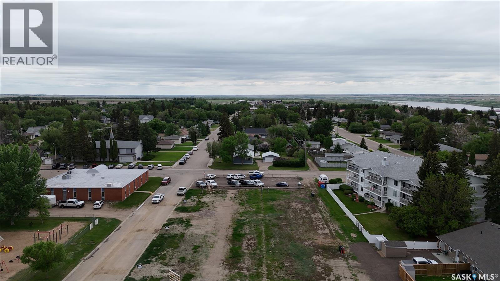 96-98 Thomson Street, Outlook, Saskatchewan  S0L 2N0 - Photo 7 - SK030216