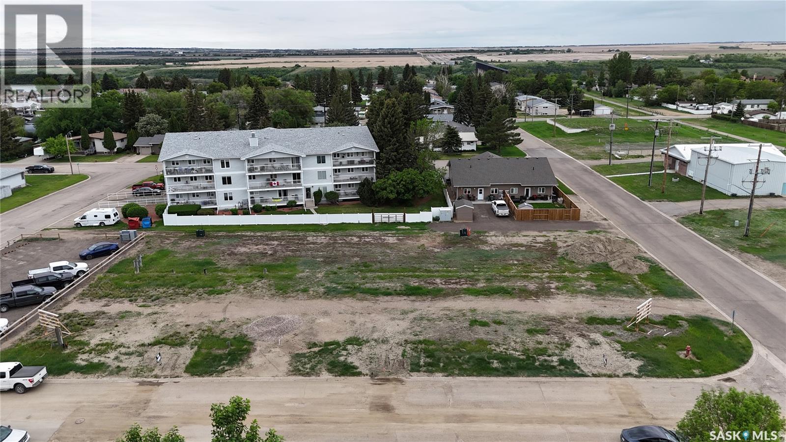 104-106 Thomson Street, Outlook, Saskatchewan  S0L 2N0 - Photo 2 - SK030220