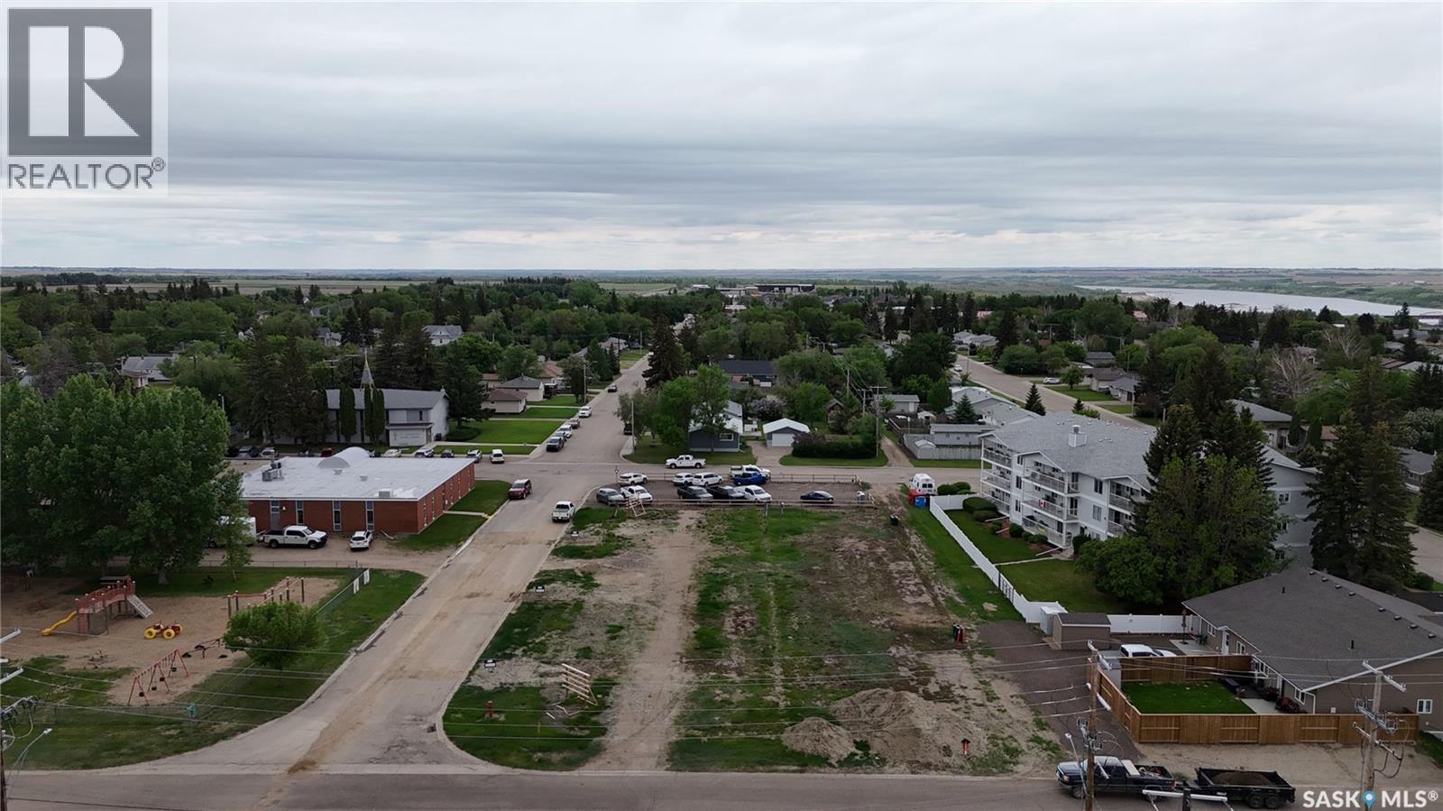 100-102 Thomson Street, Outlook, Saskatchewan  S0L 2N0 - Photo 5 - SK030222