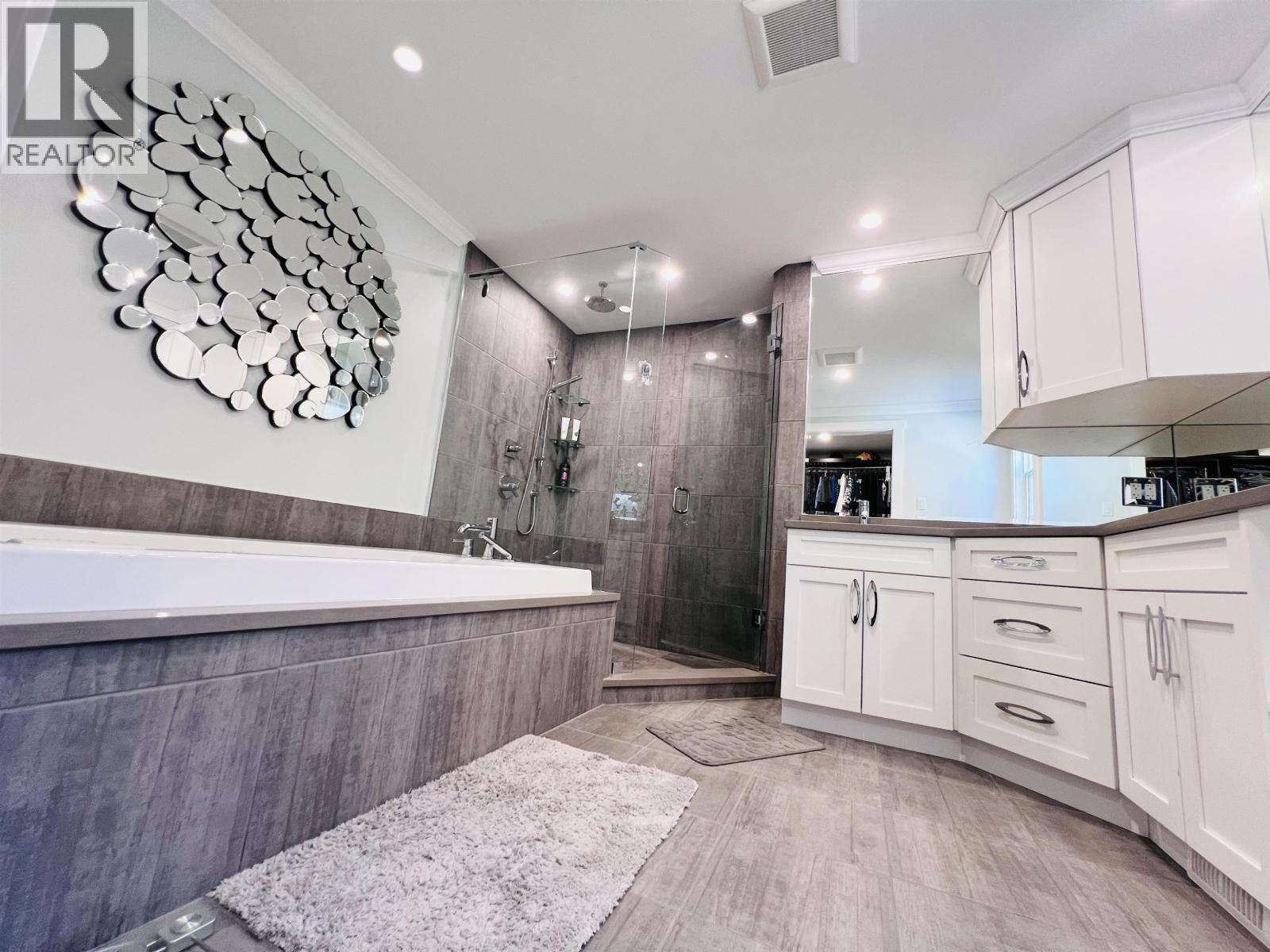21066 Glenwood Avenue, Maple Ridge, British Columbia  V2X 8K5 - Photo 3 - R3130789