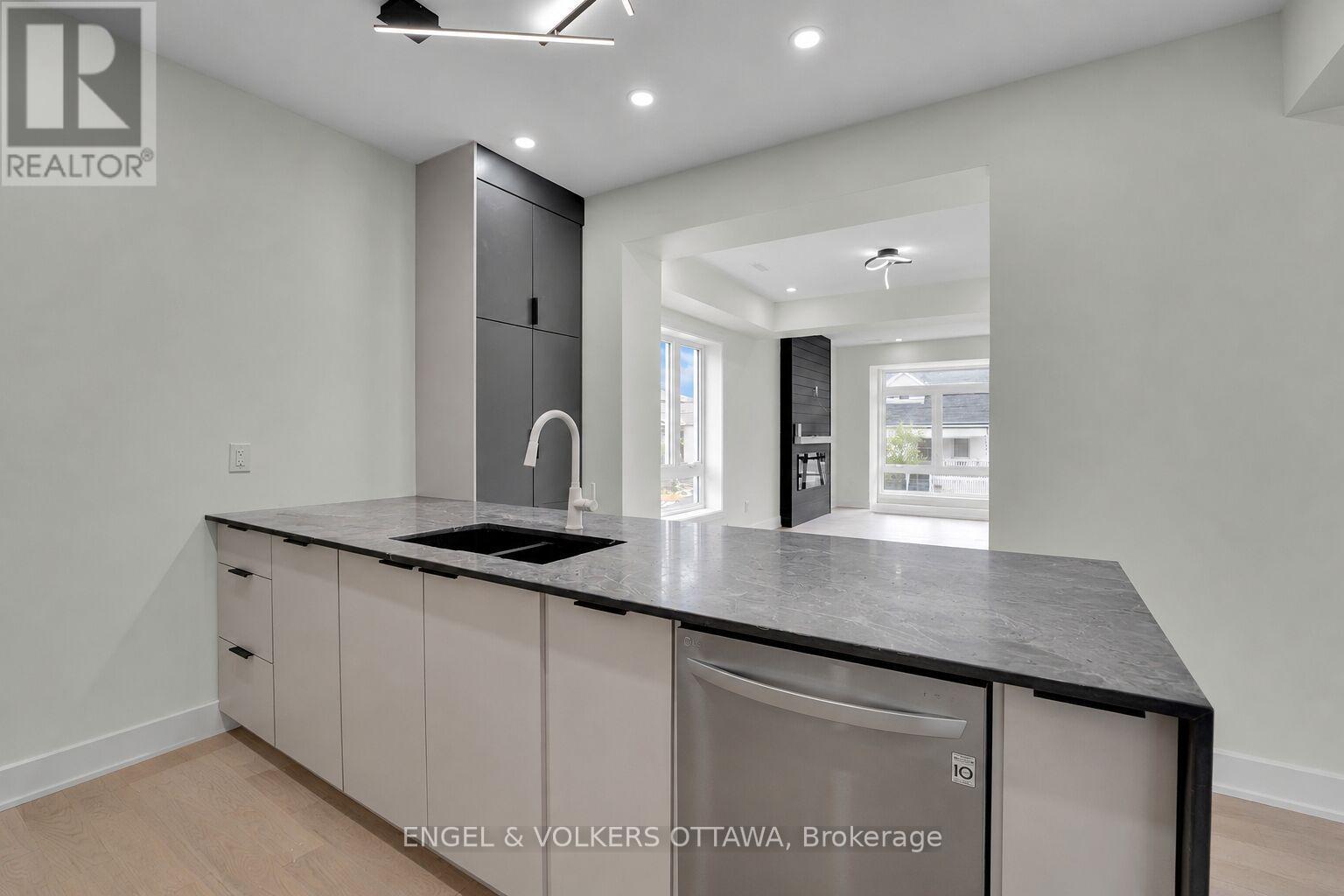 A - 372 Berkley Avenue, Ottawa, Ontario K2A 2G7 - Photo 7 - X13231038