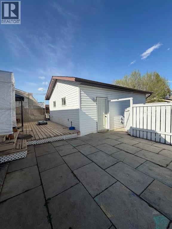 128 10 Avenue NE, Sundre, Alberta  T0M 1X0 - Photo 2 - A2277995