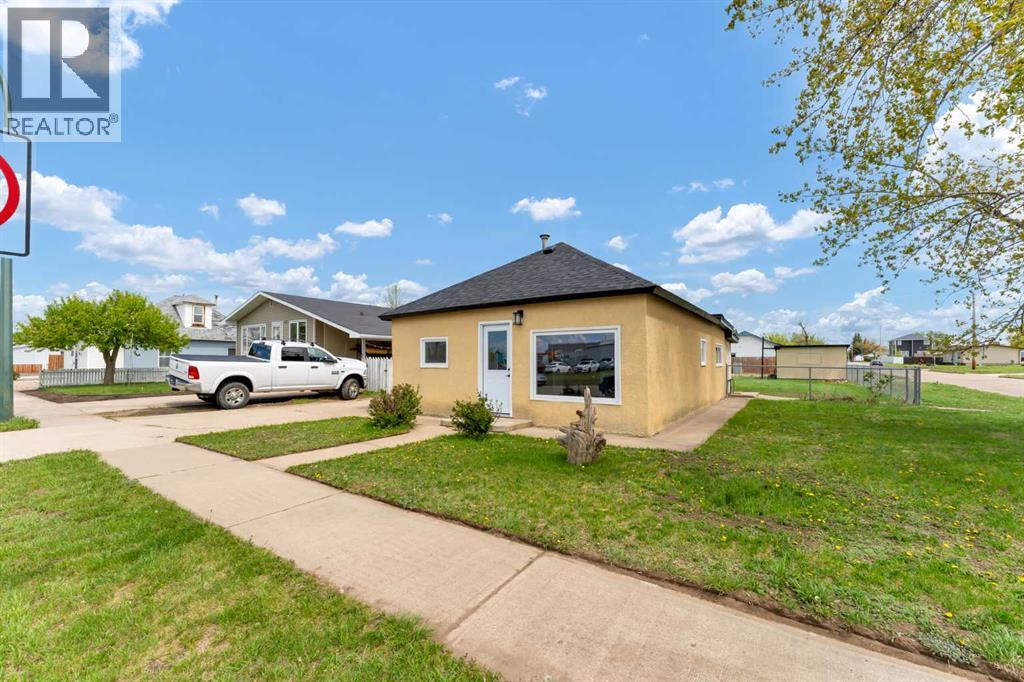 837 Main Street S, Redcliff, Alberta  T0J 2P0 - Photo 1 - A2313911