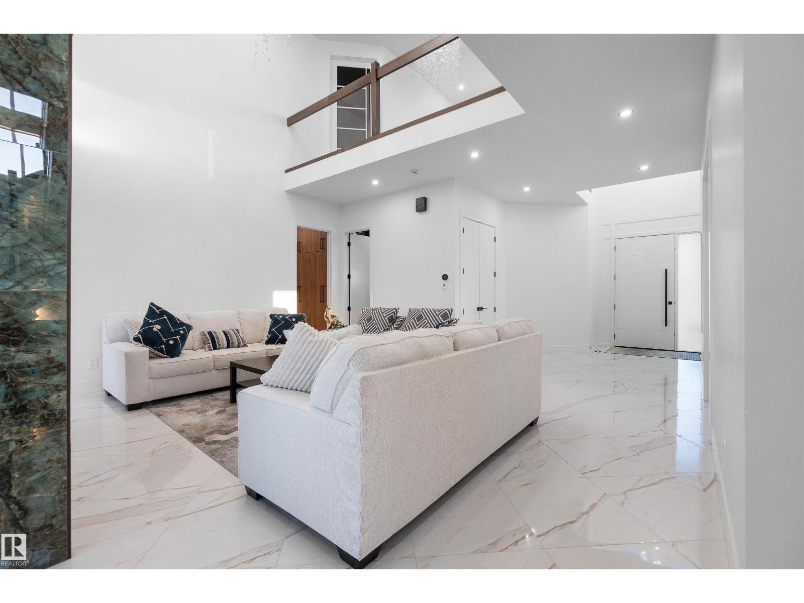 3904 Ginsburg Cr Nw, Edmonton, Alberta  T5T 4V2 - Photo 7 - E4491355
