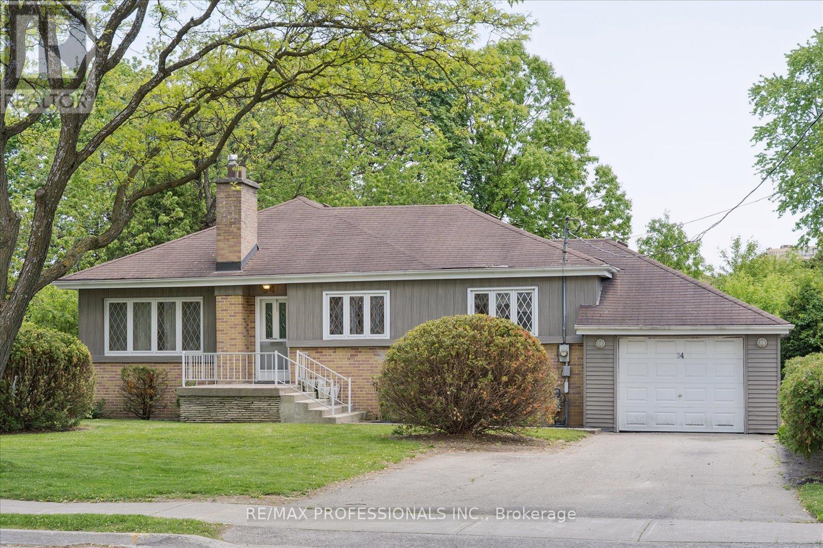 34 Harding Boulevard, Richmond Hill, Ontario  L4C 1S8 - Photo 1 - N13231022