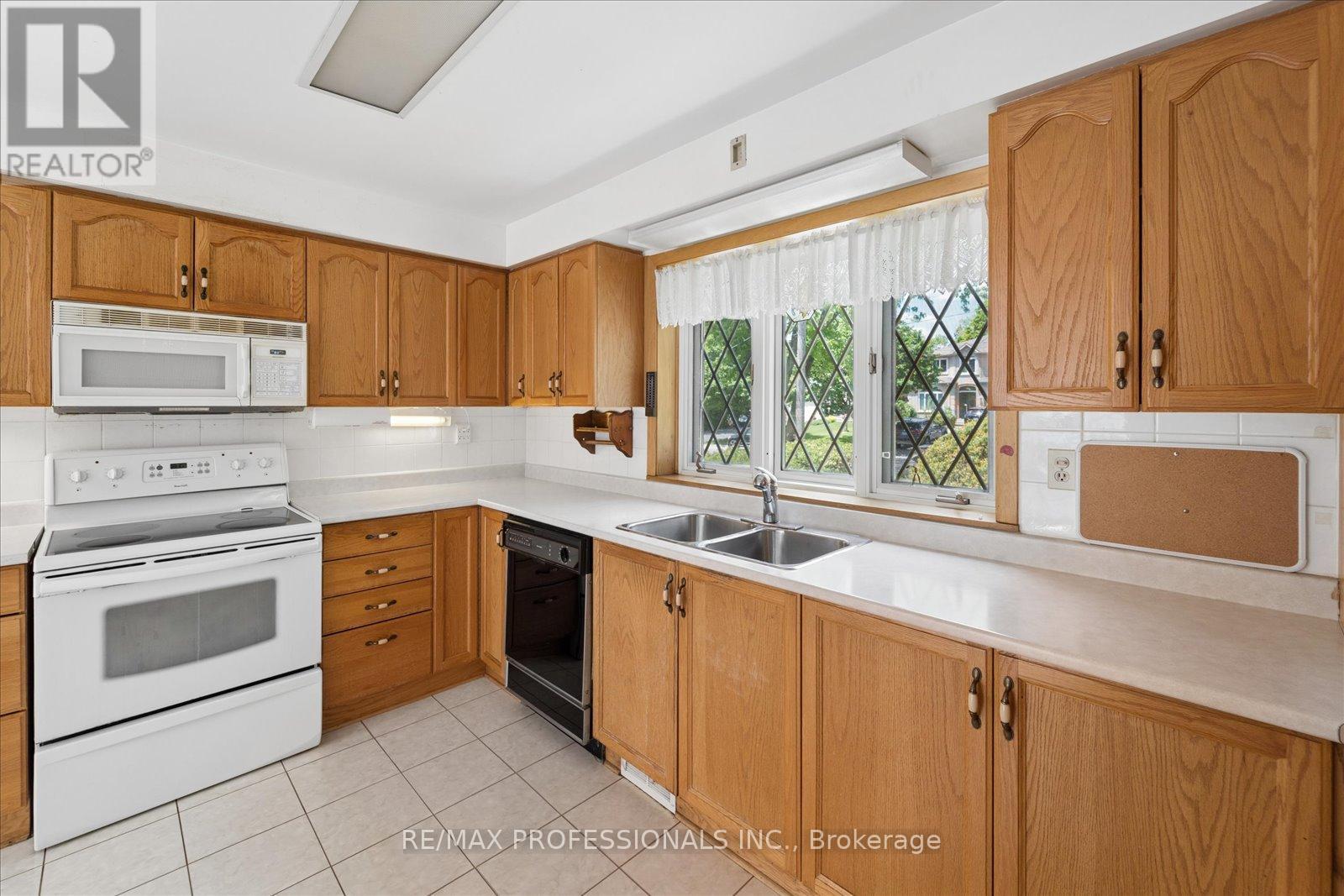 34 Harding Boulevard, Richmond Hill, Ontario  L4C 1S8 - Photo 10 - N13231022