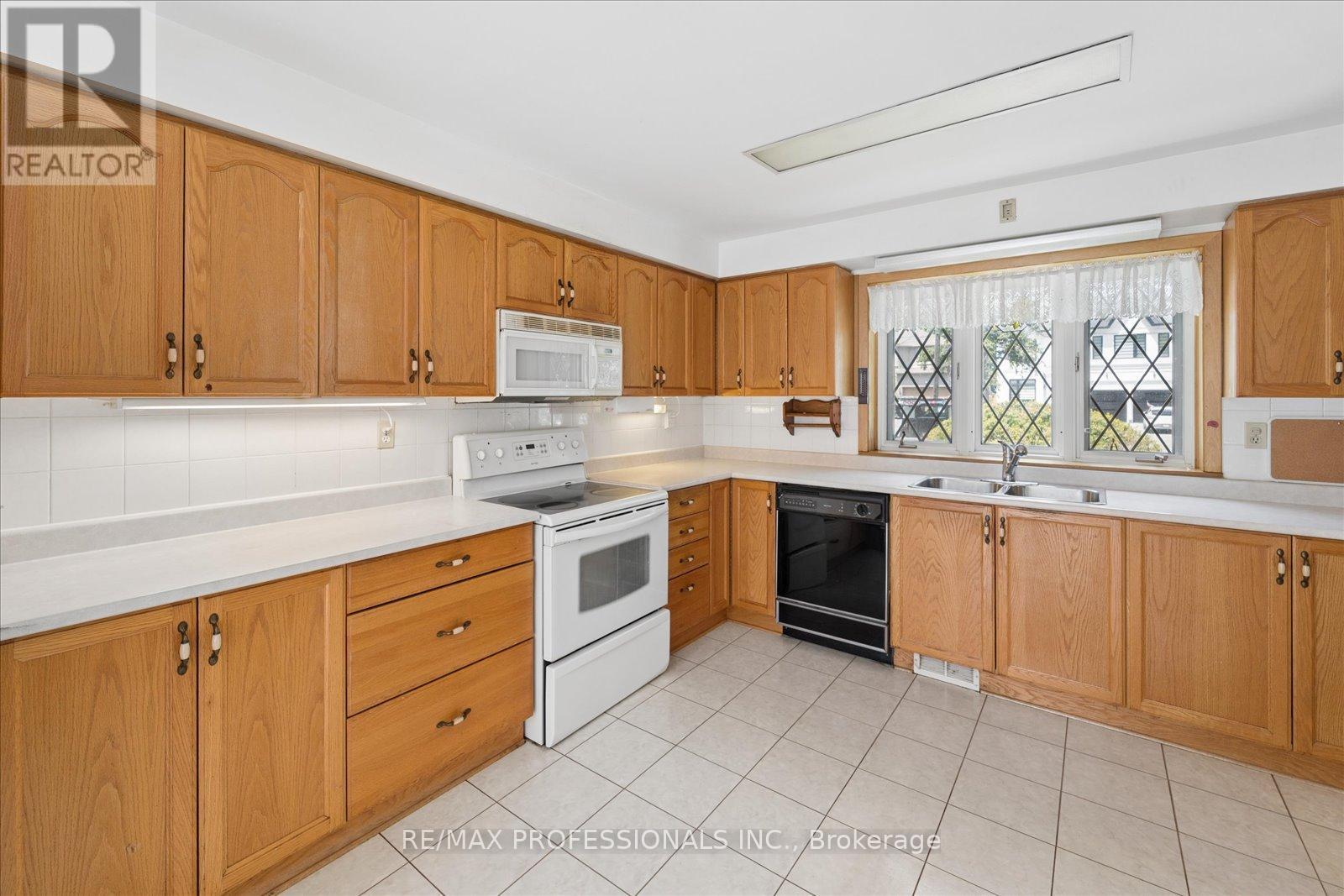 34 Harding Boulevard, Richmond Hill, Ontario  L4C 1S8 - Photo 11 - N13231022