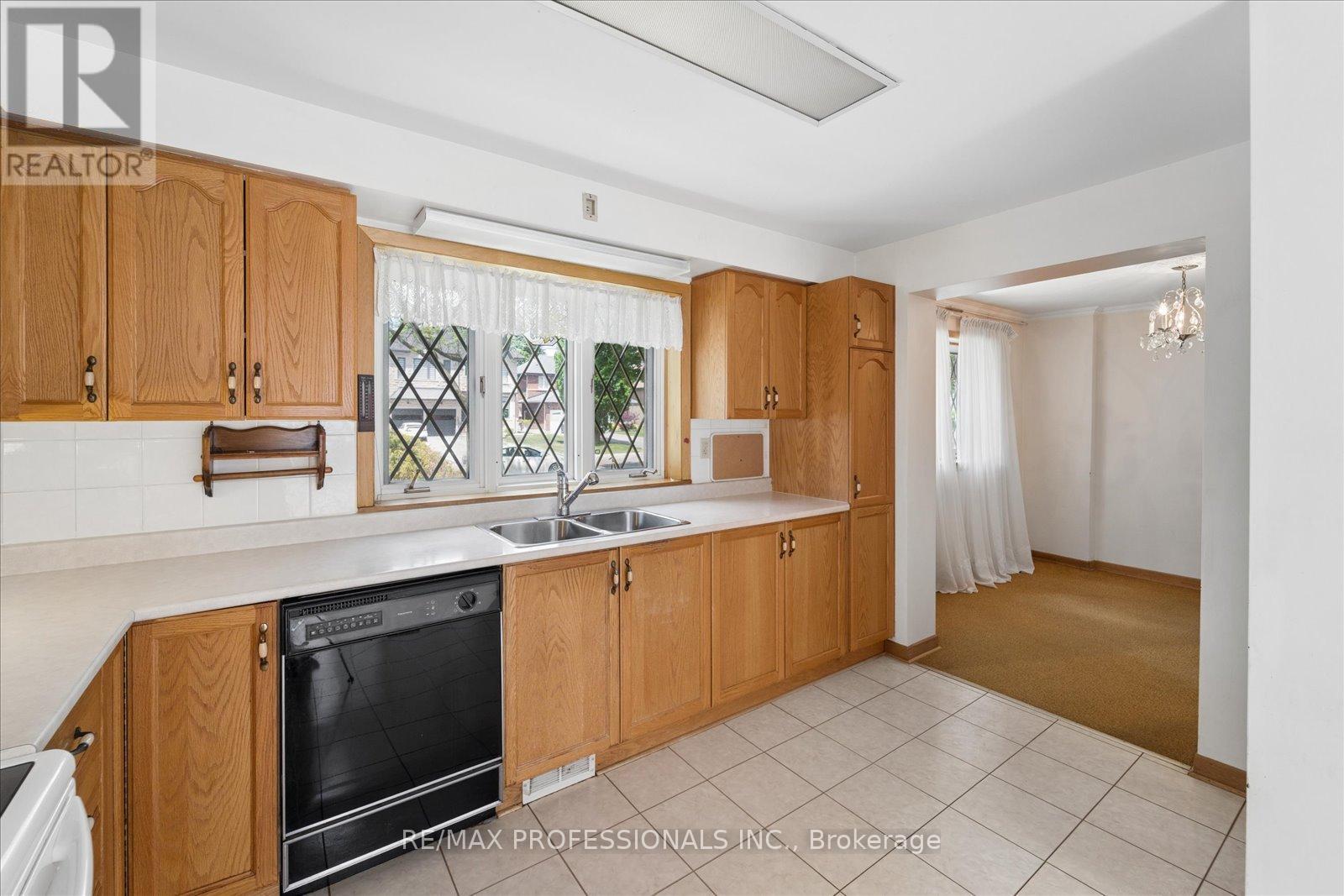 34 Harding Boulevard, Richmond Hill, Ontario  L4C 1S8 - Photo 14 - N13231022