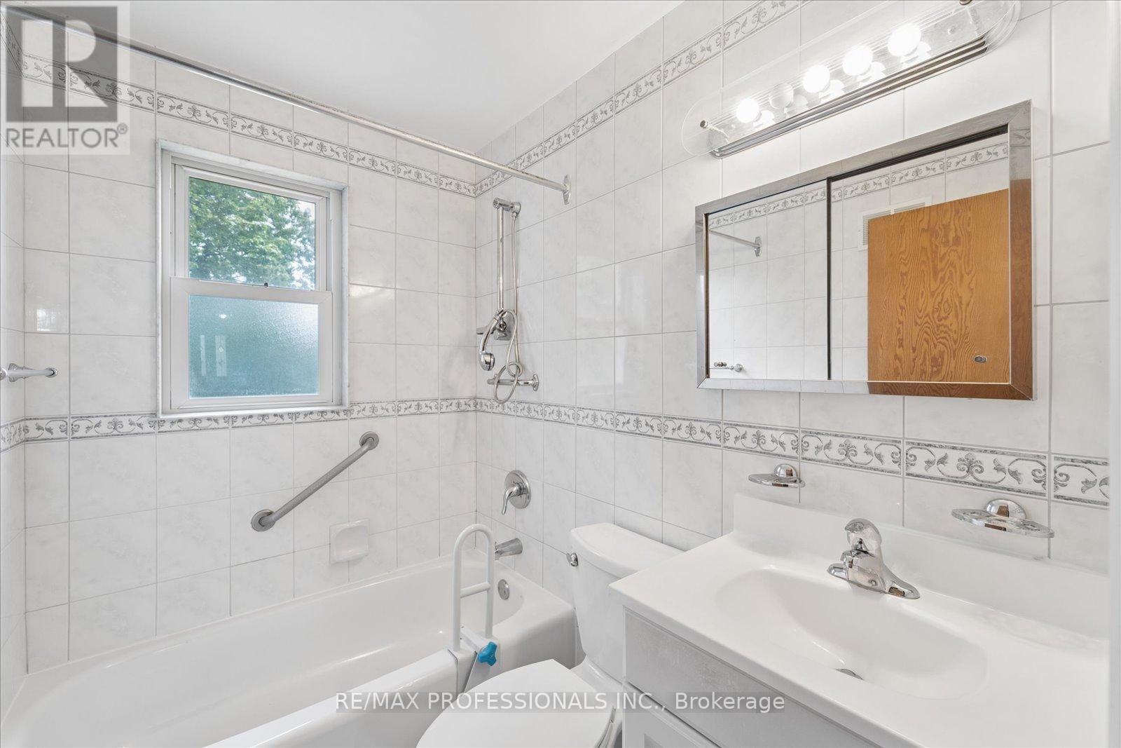 34 Harding Boulevard, Richmond Hill, Ontario  L4C 1S8 - Photo 21 - N13231022