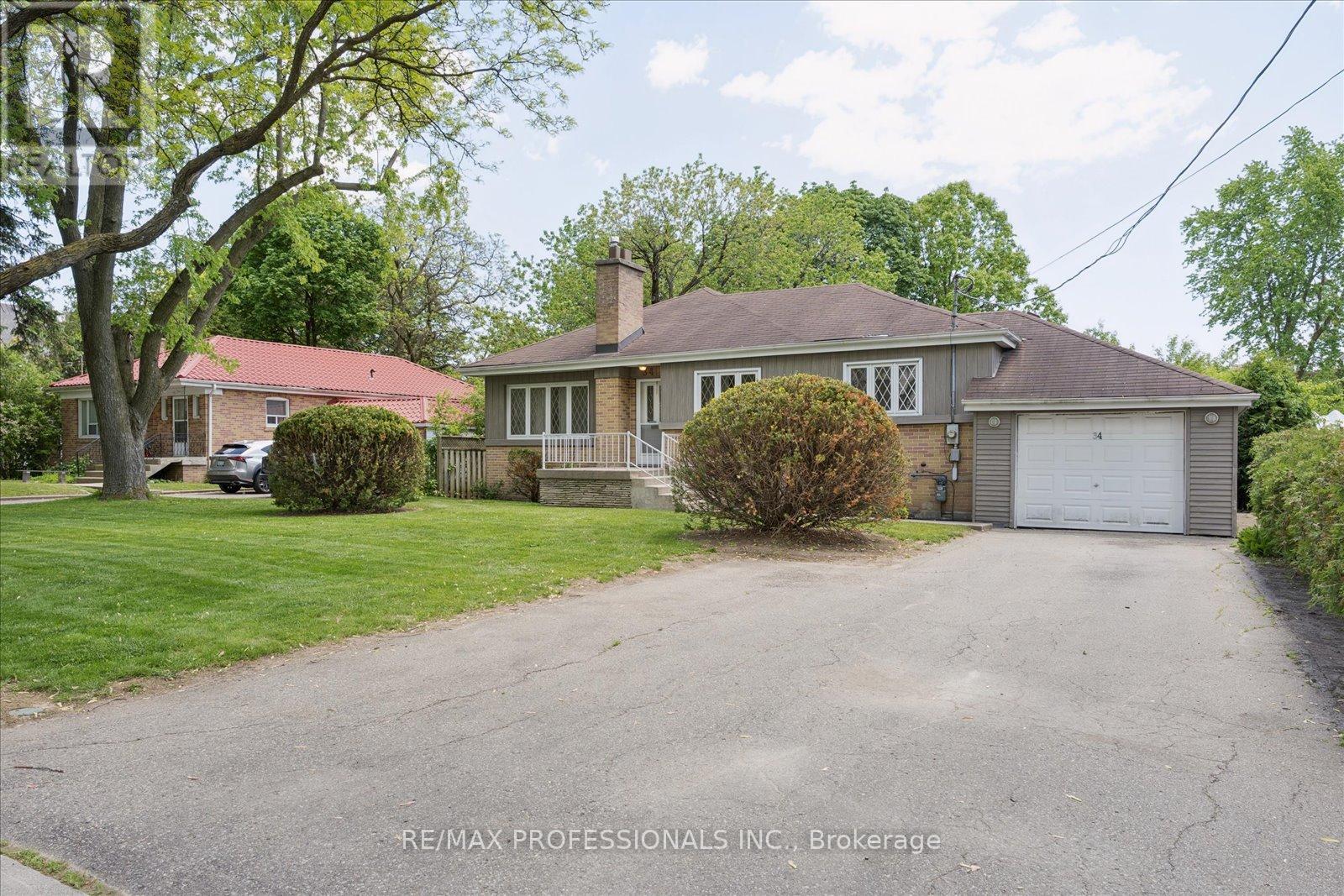 34 Harding Boulevard, Richmond Hill, Ontario  L4C 1S8 - Photo 3 - N13231022